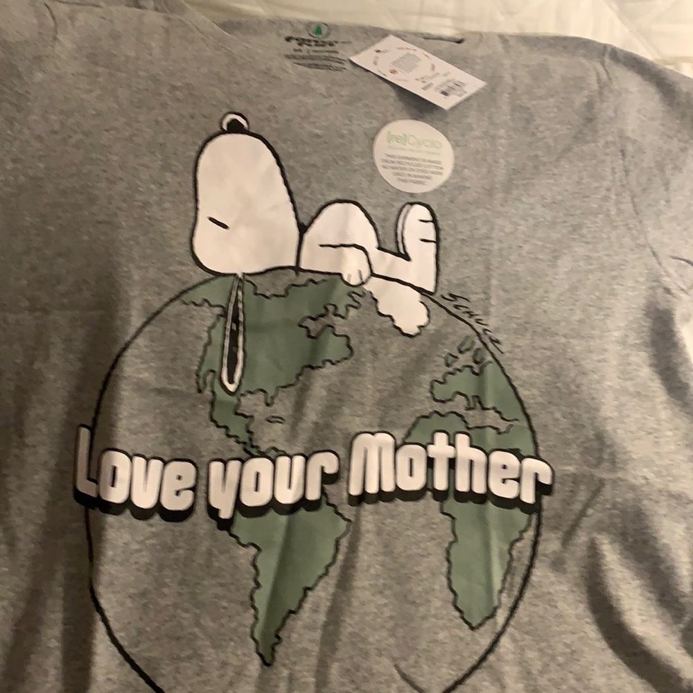 Women’s  Snoopy short sleeve t shirt size medium new and gray white